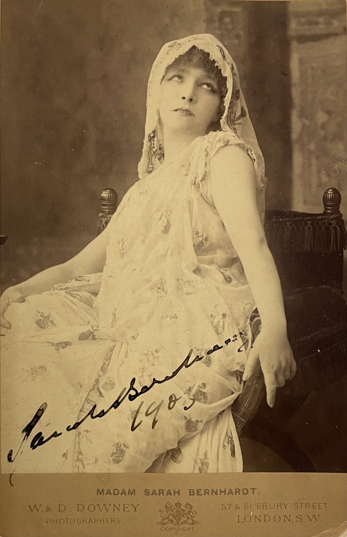 Autographs & Memorabilia